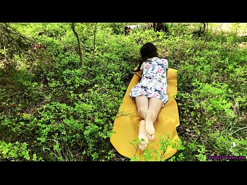 ❤️ Un străin de pe Tinder îmi masturbează păsărica și o fute cu pasiune în pădure ❤️ at us ❌❤